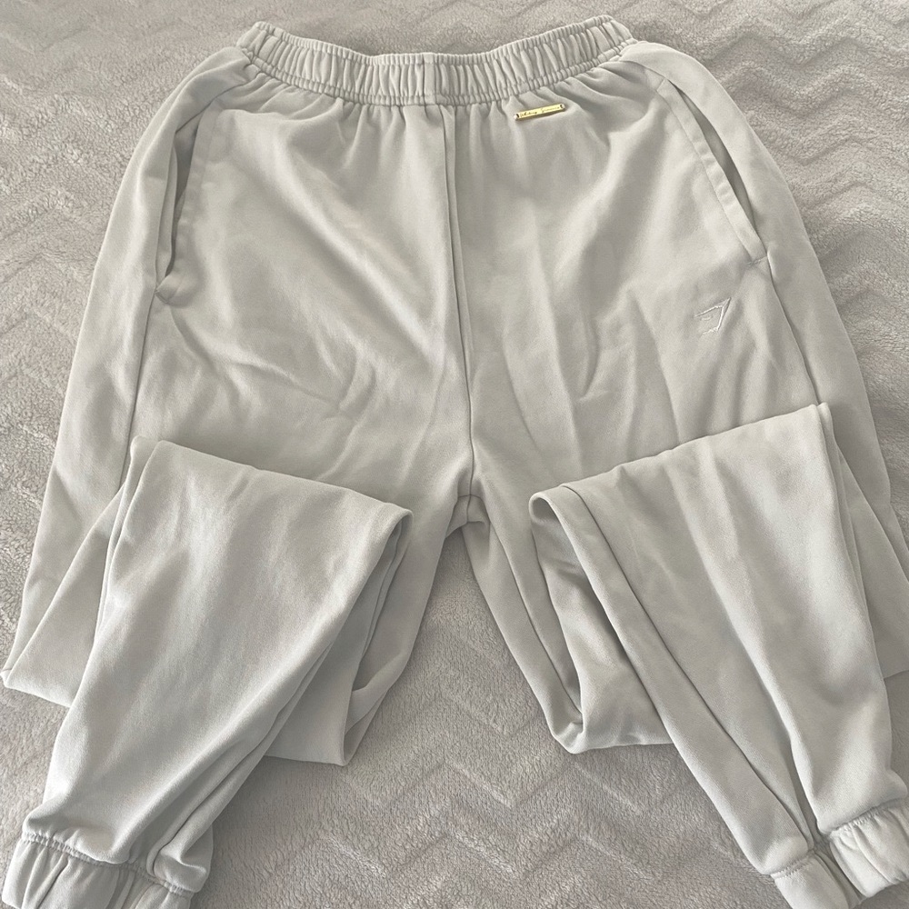 Whitney Simmons gymshark loose joggers